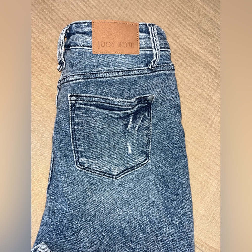 Judy Blue Slim Fit Medium Wash Jeans, high waist, size 3/26. So comfortable!!